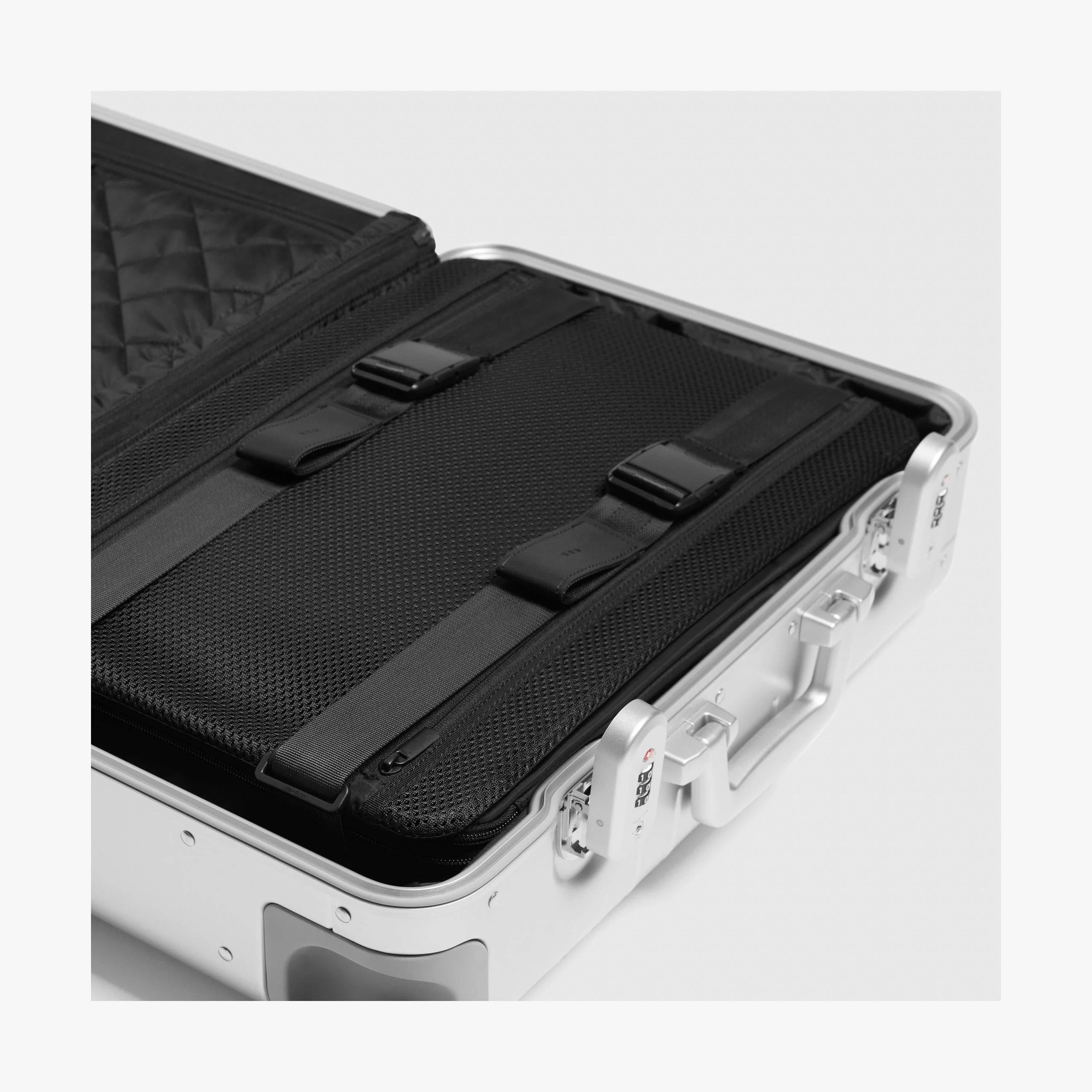 Aluminum Carry-On Plus - Image 15