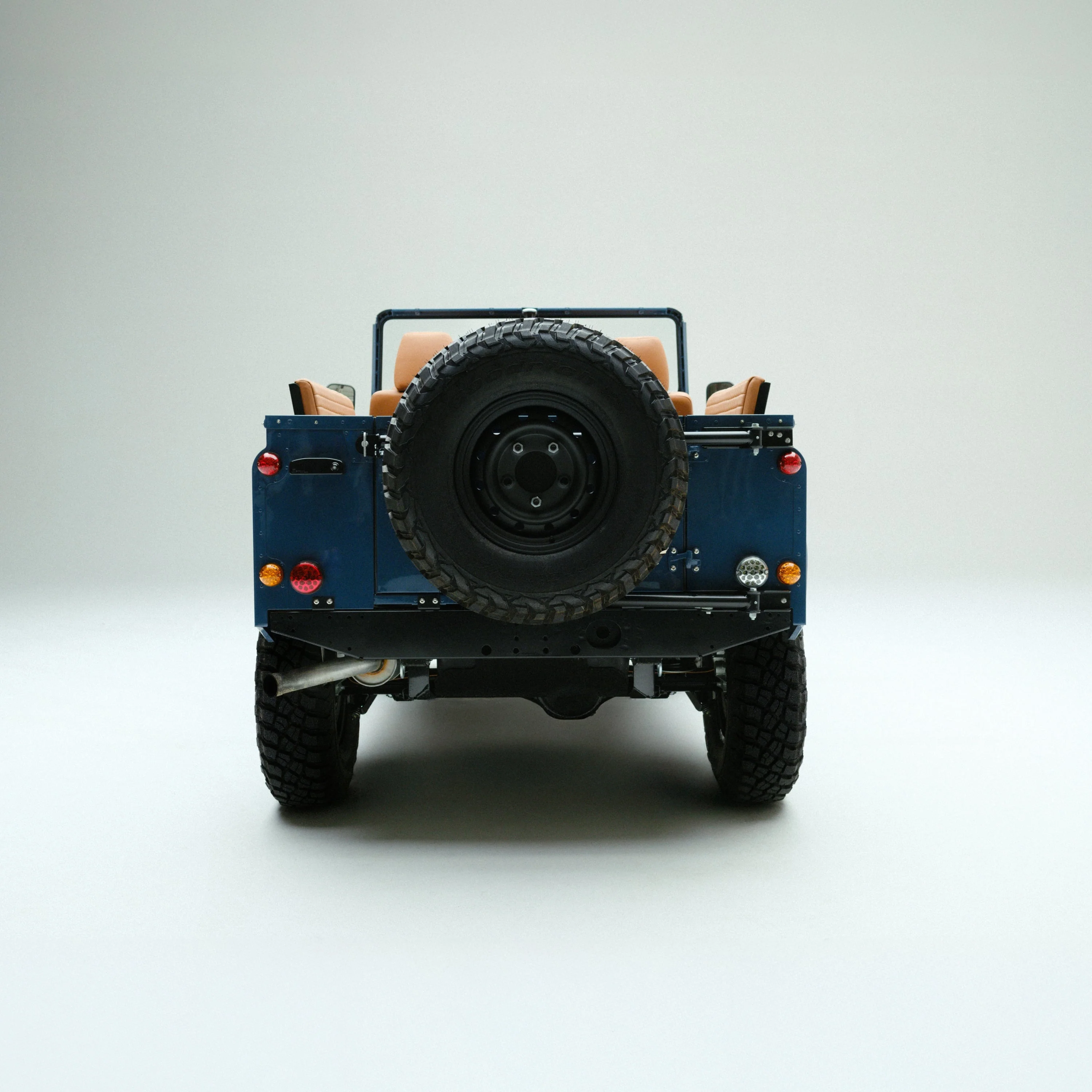 Monos × Brooklyn Coachworks Land Rover Defender 90 - Image 4